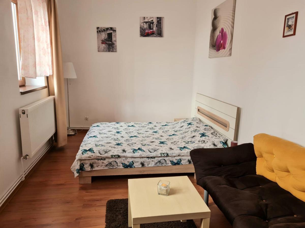 Appartamento Ava Republique Braşov Esterno foto